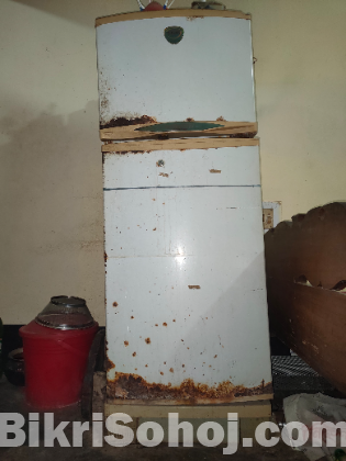 সিঙ্গার ফ্রিজটি বিক্রি হবে
